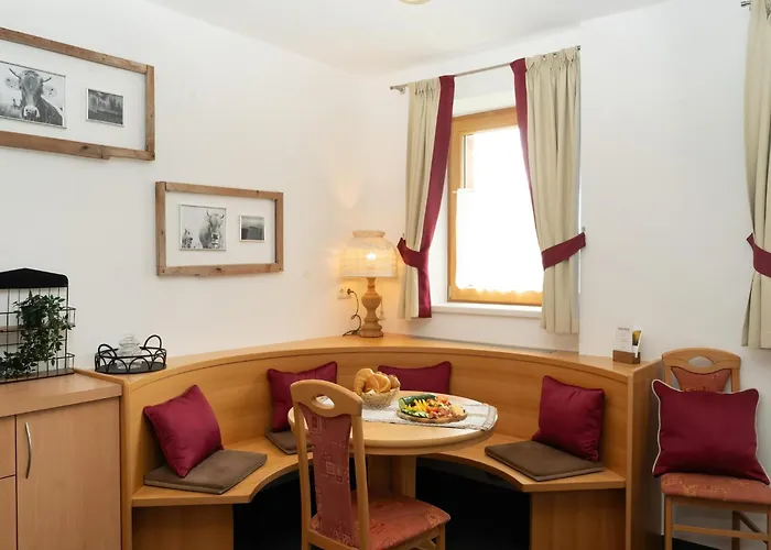 In Tyrol Near Slopes アパート